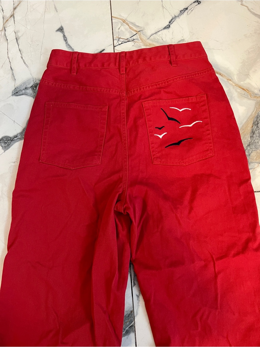 BCBGeneration Women’s Red Casual Cropped Pants with Embroidered Back Pocket 27